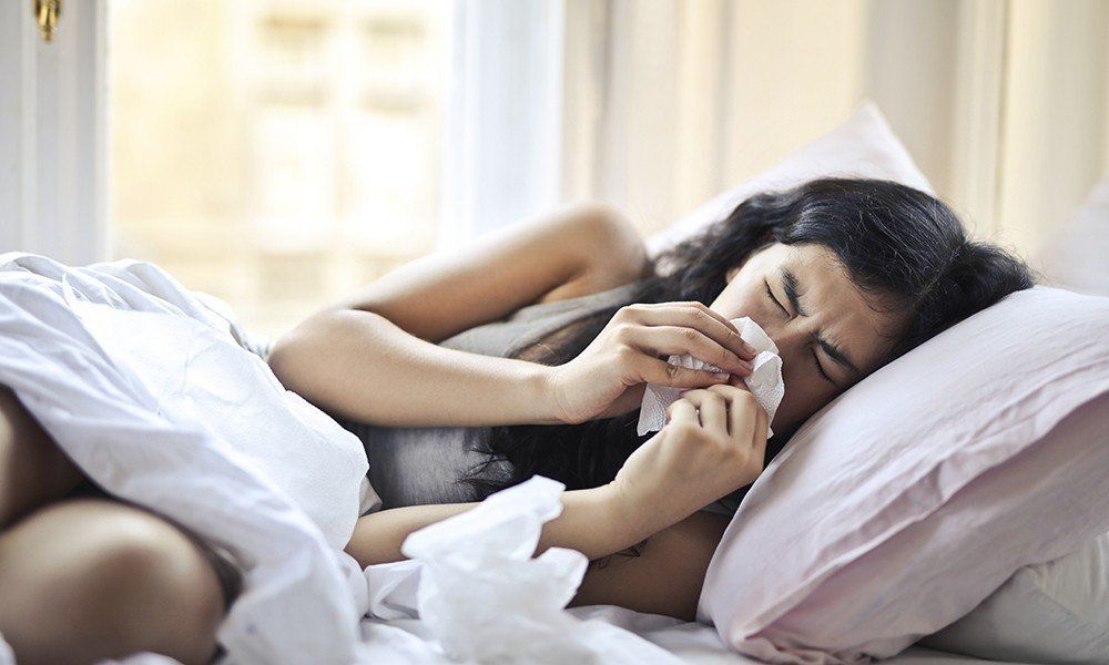 Chảy nước mũi là triệu chứng thường thấy của viêm mũi dị ứng