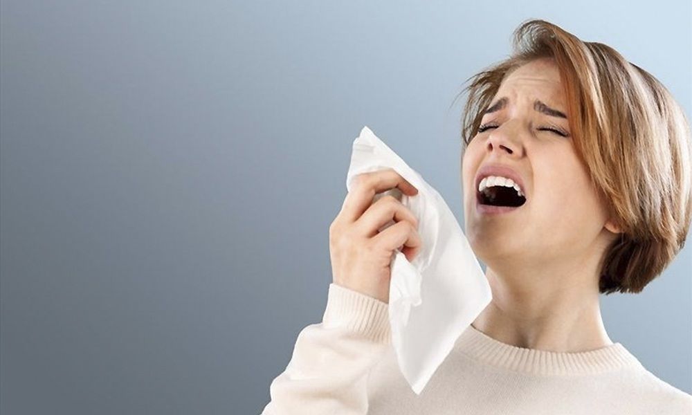 Hắt hơi liên tục là tình trạng phổ biến khi bạn tiếp xúc với các tác nhân gây dị ứng