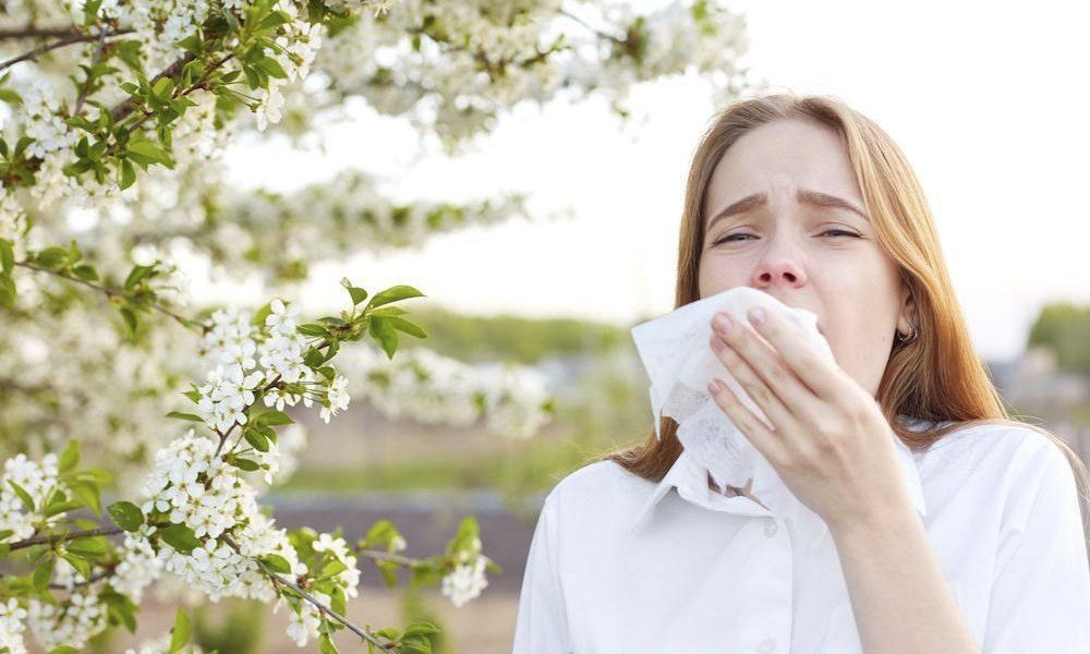 Thời tiết giao mùa là nguyên nhân gây hắt hơi liên tục