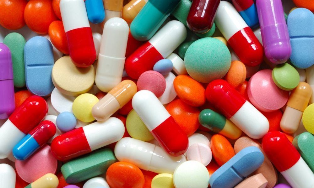 Không nên tự ý dùng thuốc kháng sinh không có chỉ định khi điều trị chảy nước mũi hắt hơi liên tục